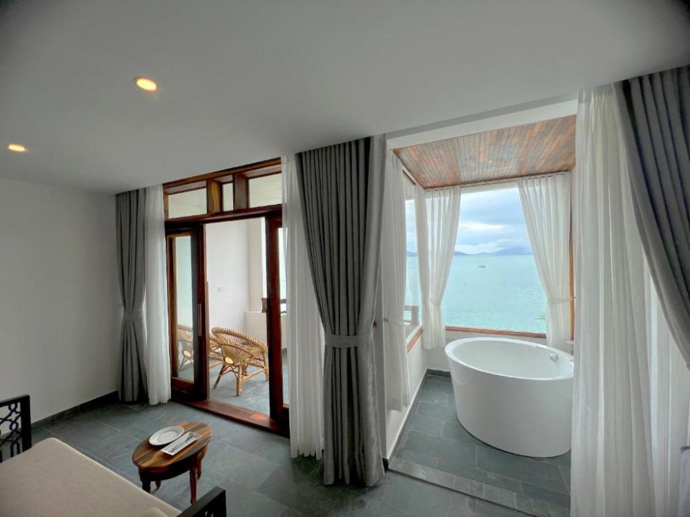 Executive Ocean Suite, Alibu Resort Nha Trang 5*