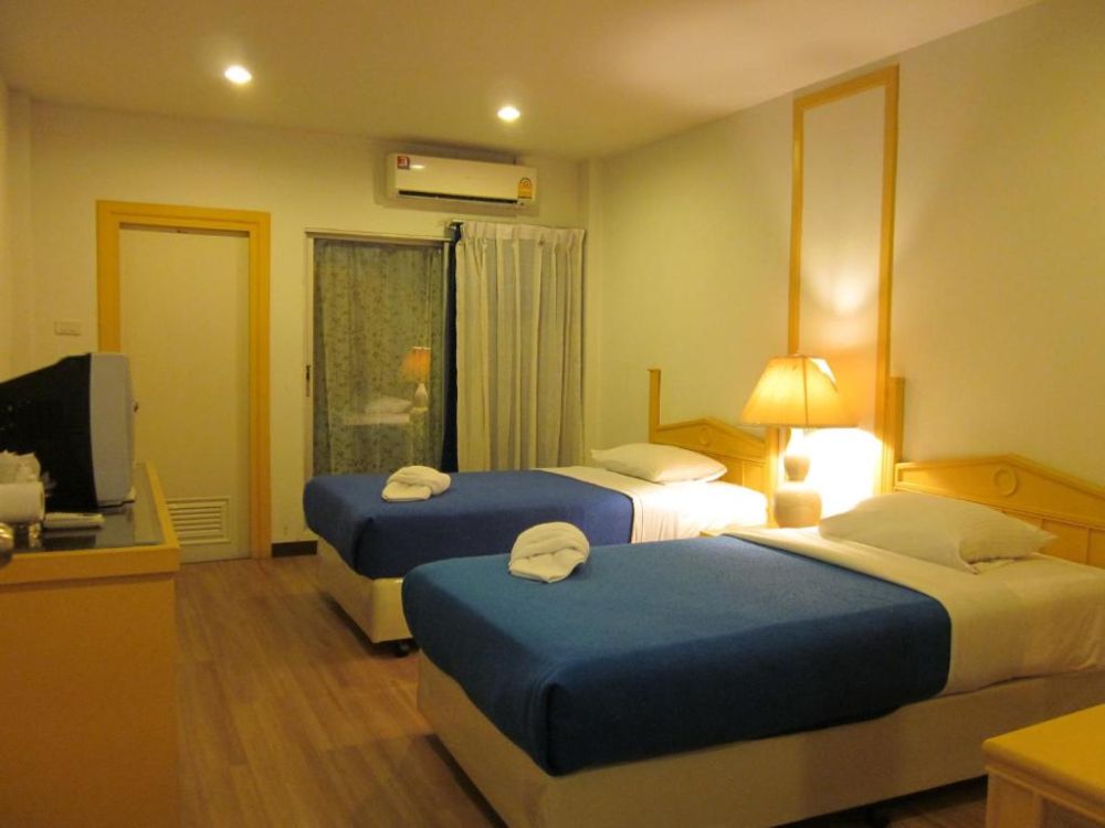 Standard, Deeden Pattaya Resort 2*
