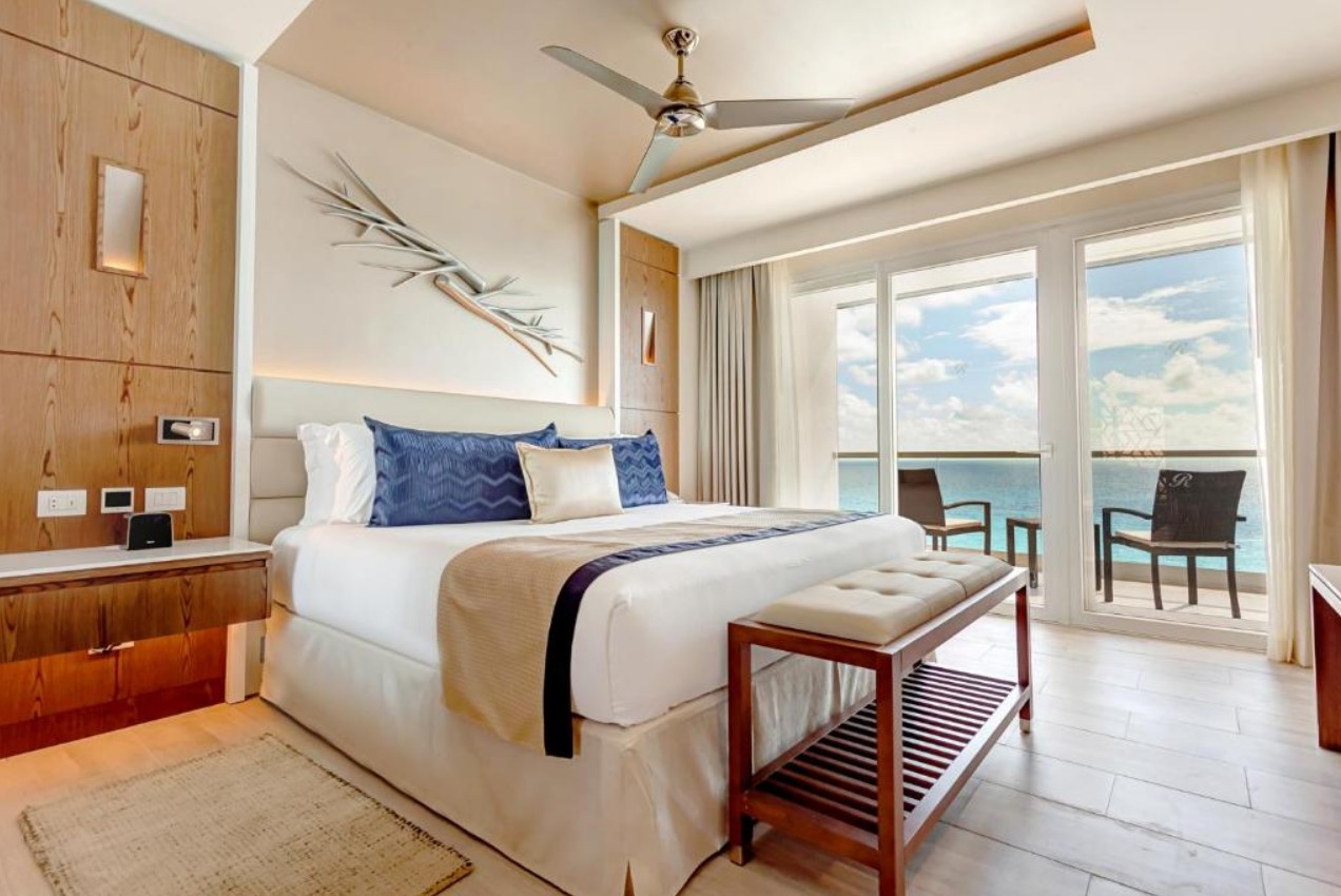 Luxury Suite Sunset/ Ocean Front, Royalton CHIC Suites Cancun | Adults Only 5*