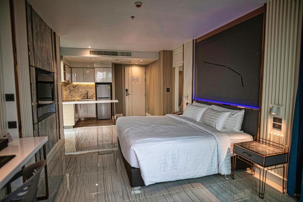 Deluxe Suite Room Dee Tower, Discovery Beach Hotel 4*