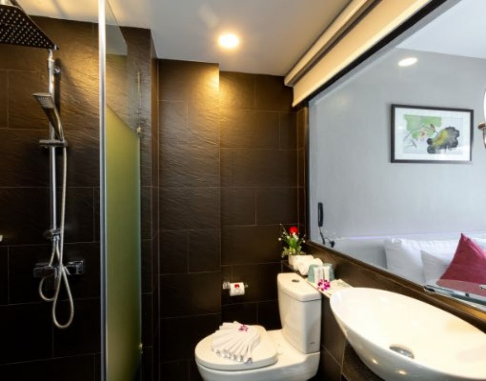 Deluxe Mountain View/ Sea View, Triple L Hotel Patong 4*