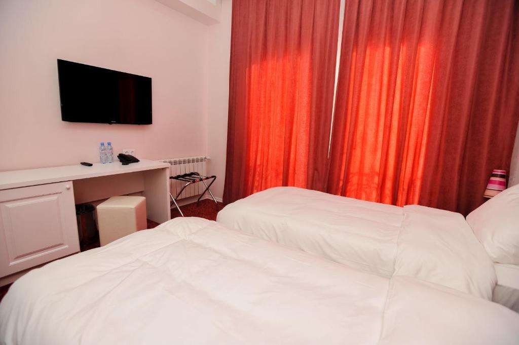 Comfort Twin / Dbl, Piazza Hotel (ex. Piazza Four Colours) 3*