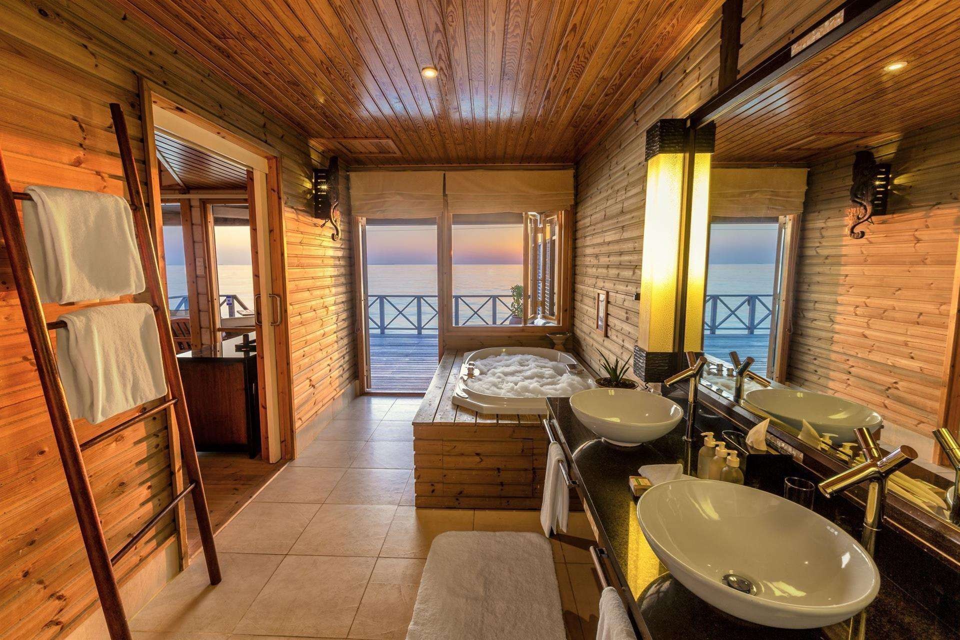 Ocean Jacuzzi Water Villa, Komandoo Island Resort 4*