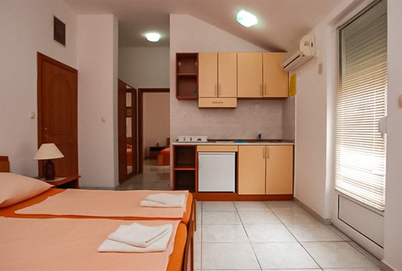 Apartment 04+1, Nada 3*