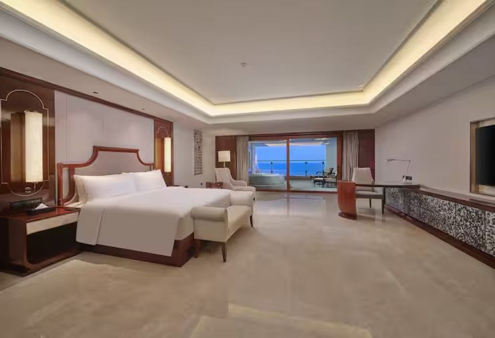 King Deluxe Room Sea View, DoubleTree by Hilton Sanya Bay 3*