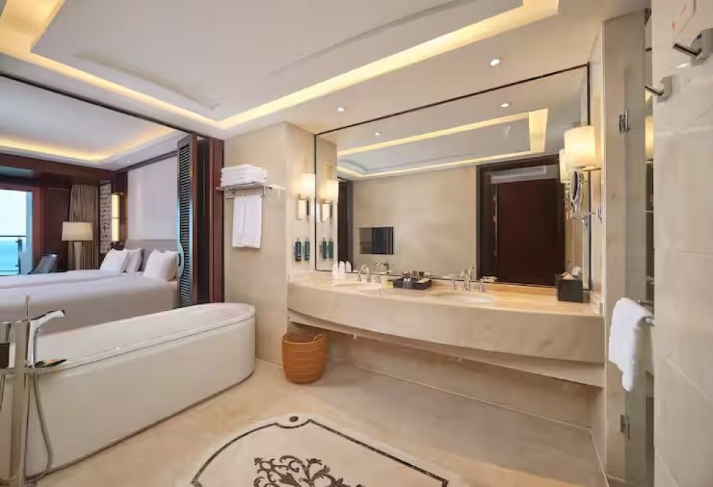 Twin Guest Room Sea View, DoubleTree by Hilton Sanya Bay 3*