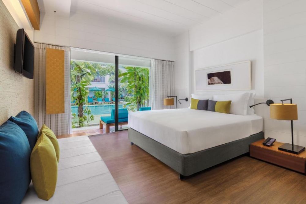 Deluxe Poolside Room, DoubleTree by Hilton Phuket Banthai Resort 4*