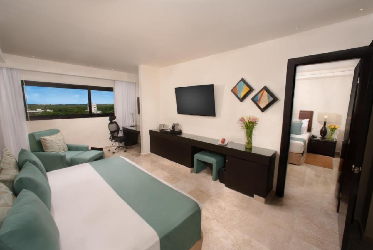 Smart Plus, Smart Cancun by Oasis 4*
