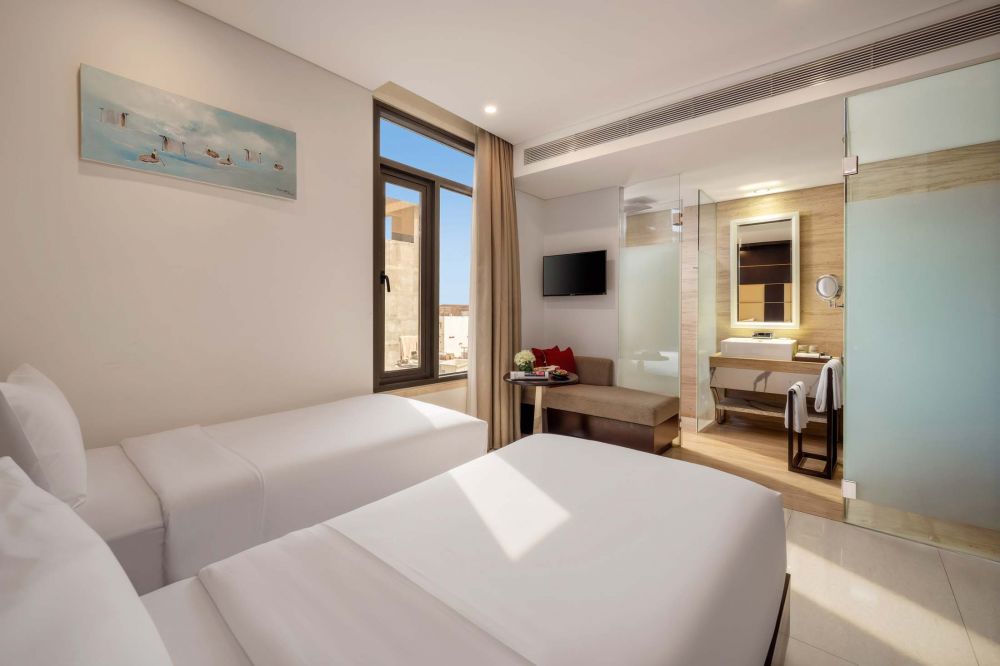 Deluxe Partial Ocean View, Holiday Beach Hotel Danang 4*