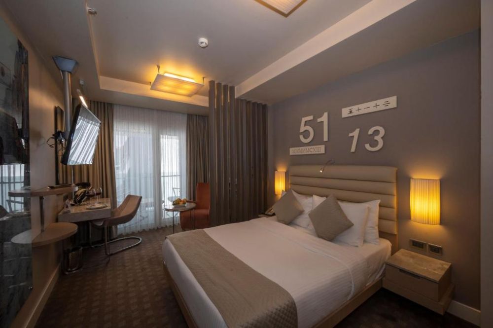 Superior Room, The Peak Hotel 4*