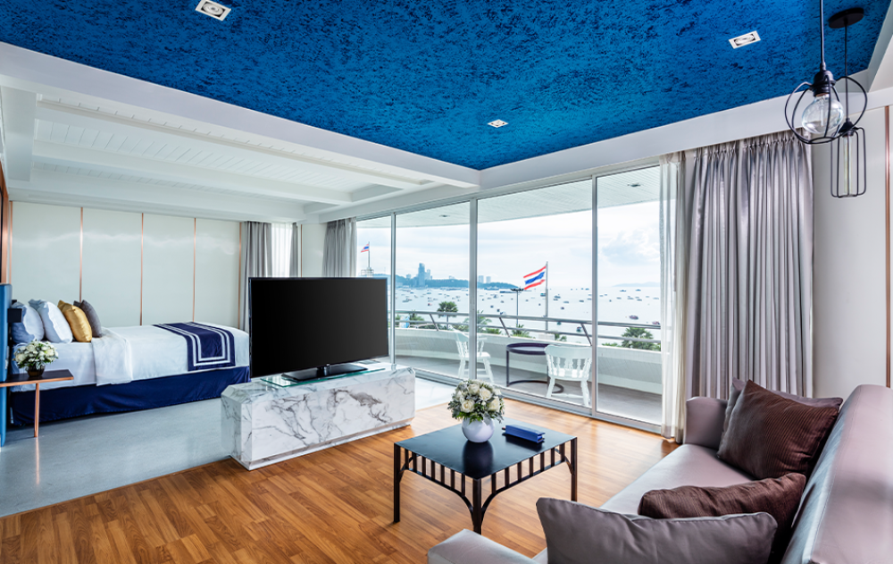 Ocean Front Suite, A-One The Royal Cruise Hotel 4*