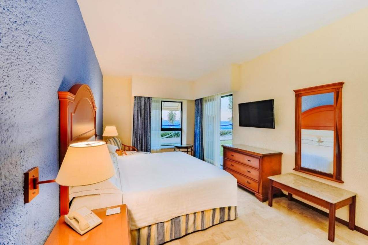 Suite Room Ocean Front Premium Level, Occidental Tucancun 4*