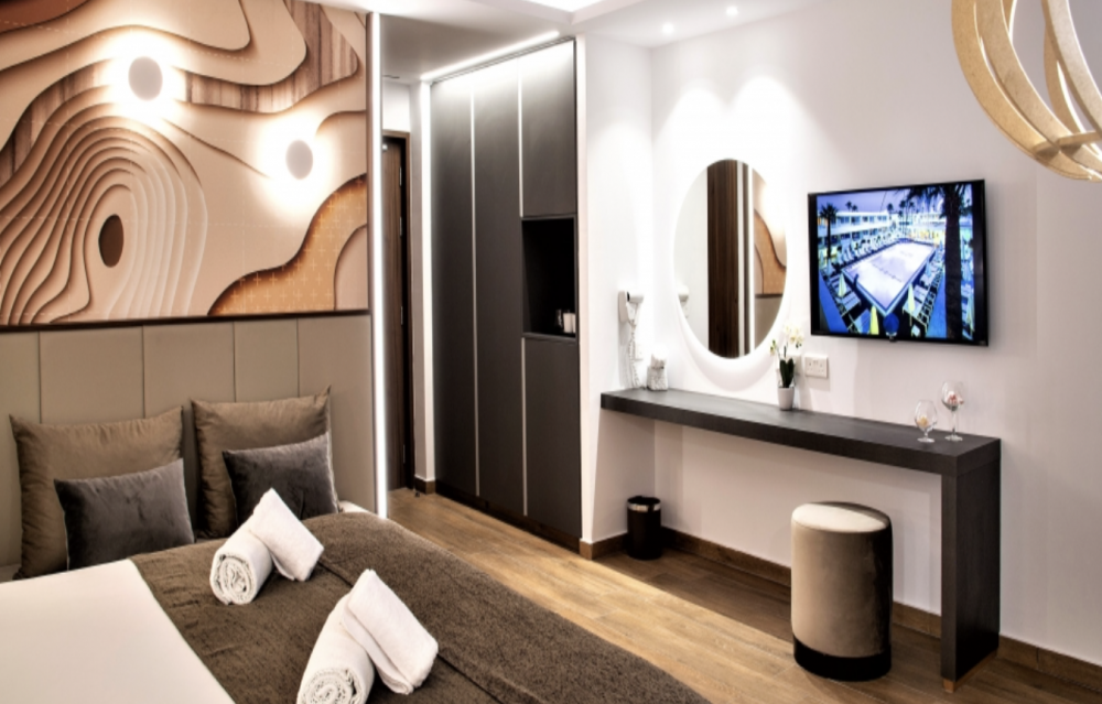 Family Deluxe Hotel Room, Melpo Antia Suites 4*