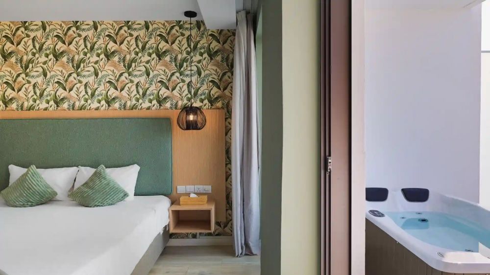 Executive Suite FSV with Outdoor Hot Tub, Leonardo Crystal Cove Protaras (Adults Only 16+) 4*
