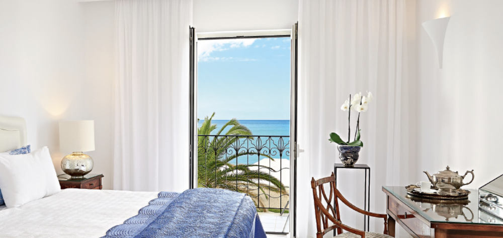 4 BEDROOM VILLA ON THE BEACH WITH OUTDOOR HYDROMASSAGE BATHTUB, Grecotel Caramel Boutique Resort 5*