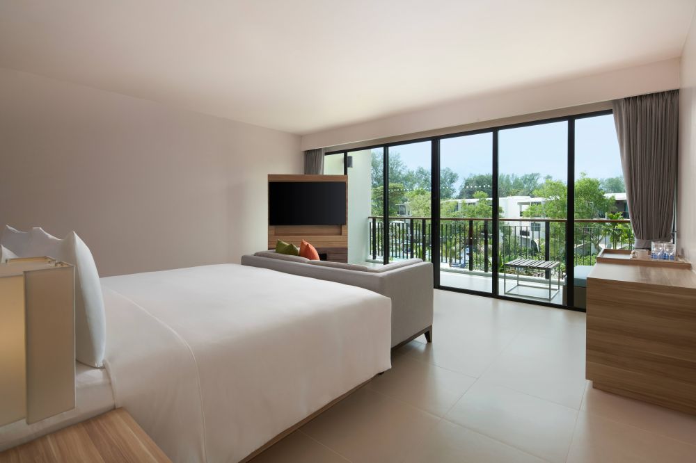 Larger Guest Room GV/ PV/ PA, Le Meridien Phuket Mai Khao Beach Resort 4+