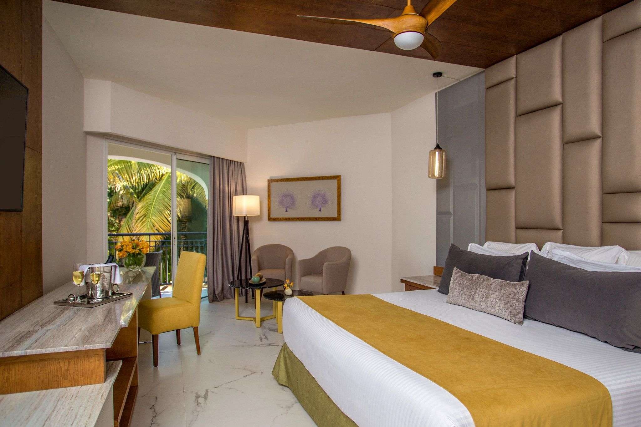 Preferred Club Junior Suite Tropical/ Pool View/ Partial OV, Secrets Royal Beach Punta Cana | Adults Only 5*