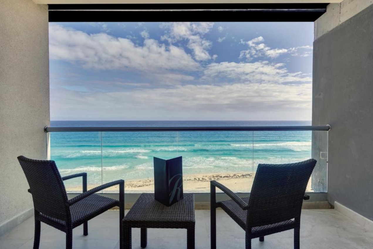 Luxury Junior Suite Sunset/ Ocean Front, Royalton CHIC Suites Cancun | Adults Only 5*