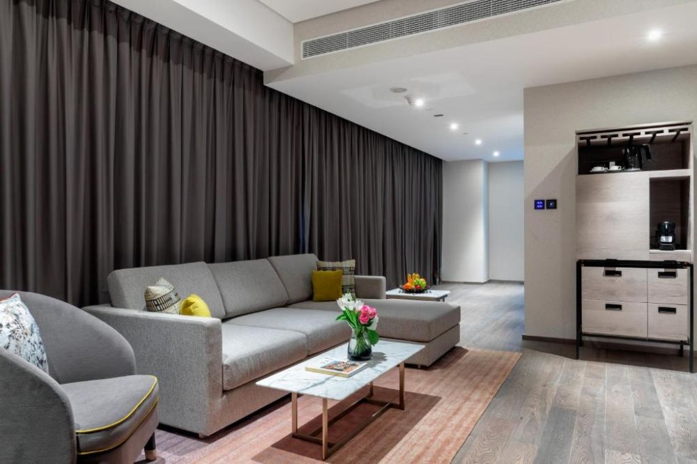 One Bedroom Luxury Suite, Taj Jumeirah Lake Tower 5*