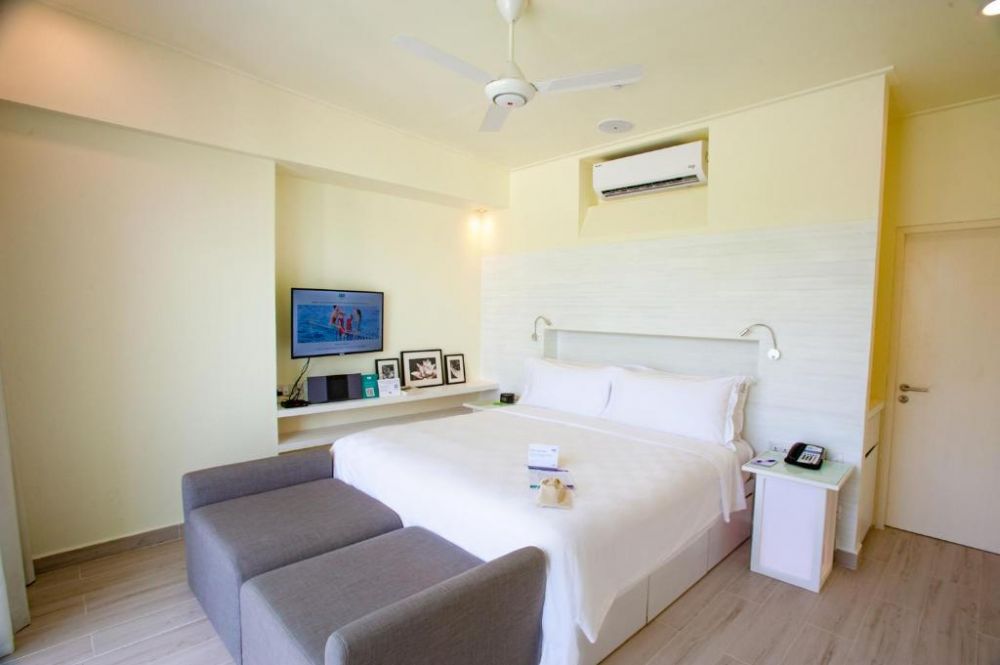 Three-Bedroom Beach Pool Villa, Holiday Inn Resort Kandooma 4*