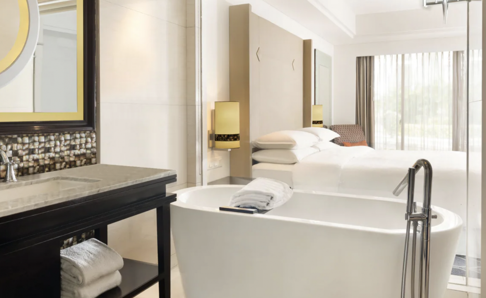 Guest room, Sheraton Bali Kuta Resort 5*
