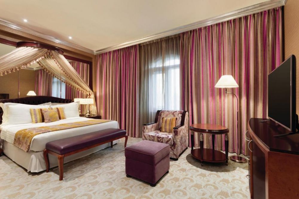 Executive Suite, Wyndham Grand Regency Hotel 5*
