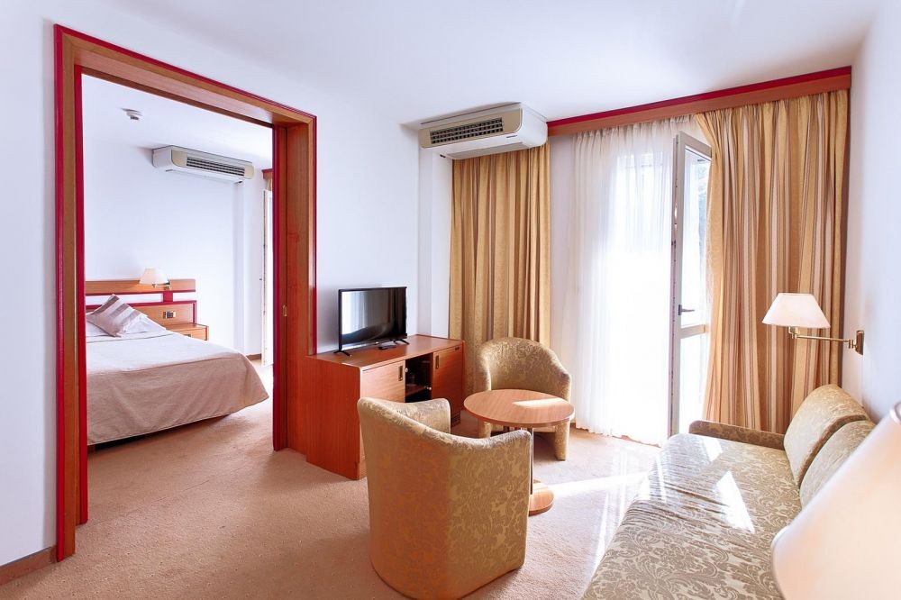 2-Rooms Junior Suite Standard With Balcony, Horizont Hotel 4*
