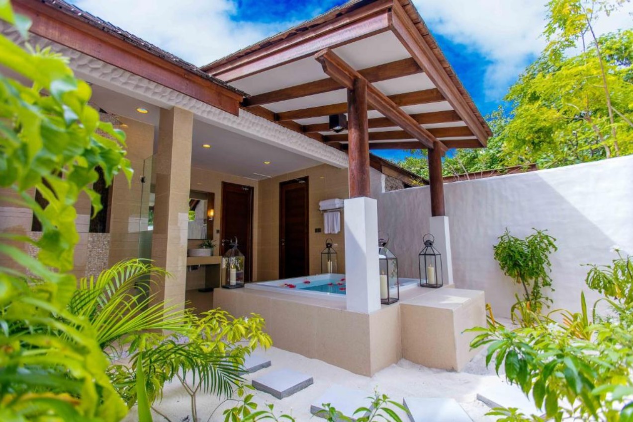 Deluxe Sunset Beach Villa With Pool, Hideaway Beach Resort Maldives 5*