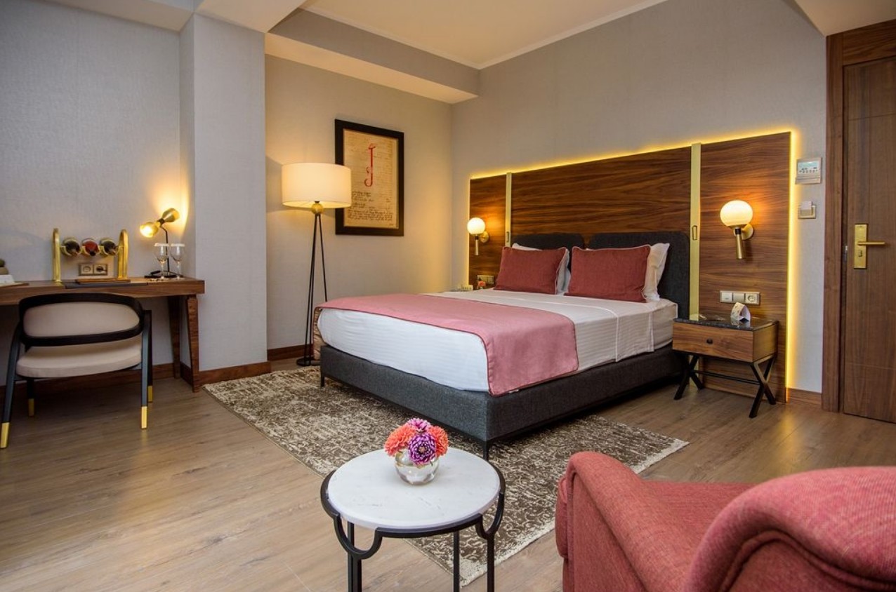 Deluxe, Tiflis Palace 4*