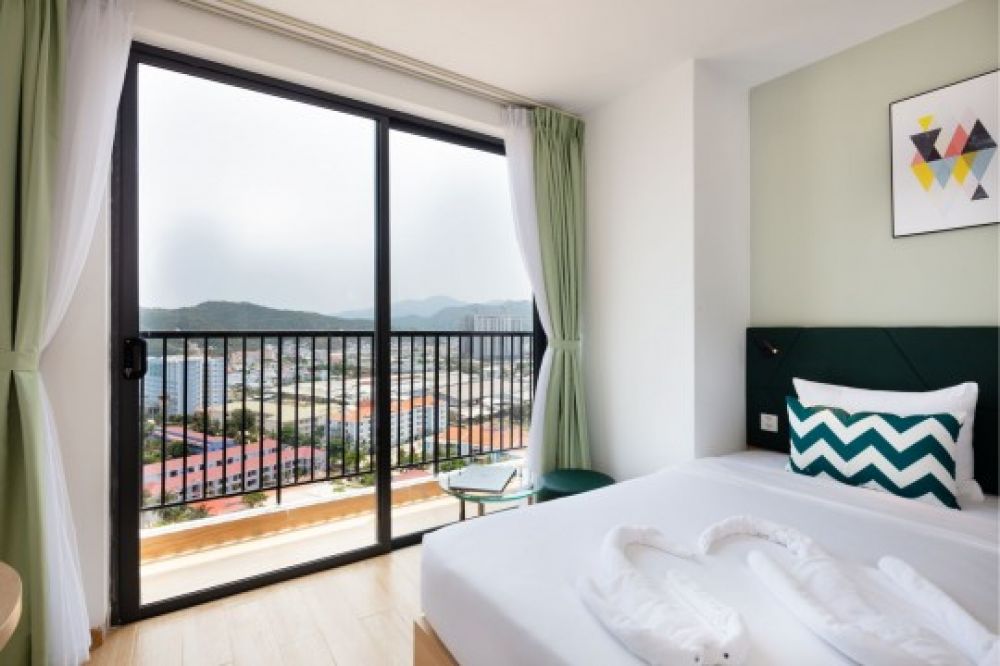 Deluxe Sea View, Crown Hotel Nha Trang 3*