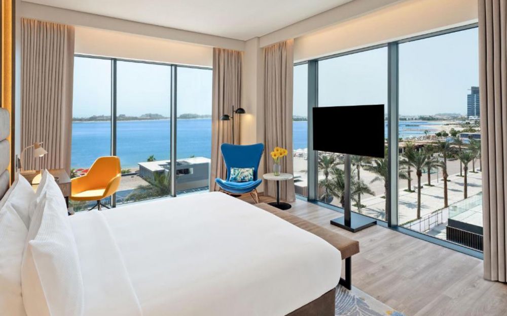 Panoramic Beachfront View/ with Balcony, Voco Dubai The Palm 4*