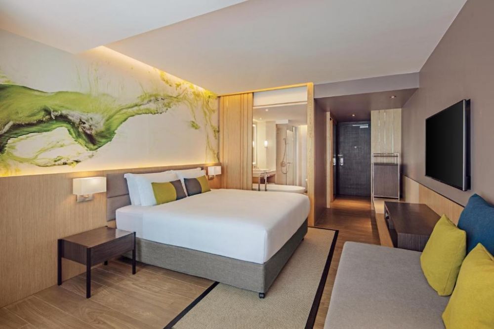 Premium Poolside Room, DoubleTree by Hilton Phuket Banthai Resort 4*