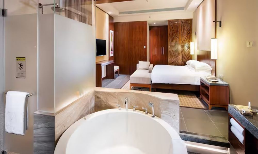King Beach Front Room, Hilton Sanya Resort & Spa 5*