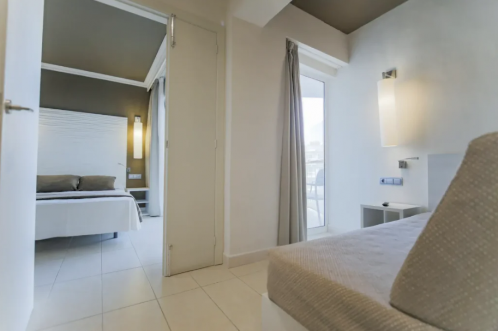 Quintiple Room, Augustus Hotel 4*