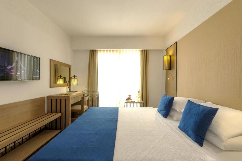 Standard Room, Liv Hotel by Bellazure 5*