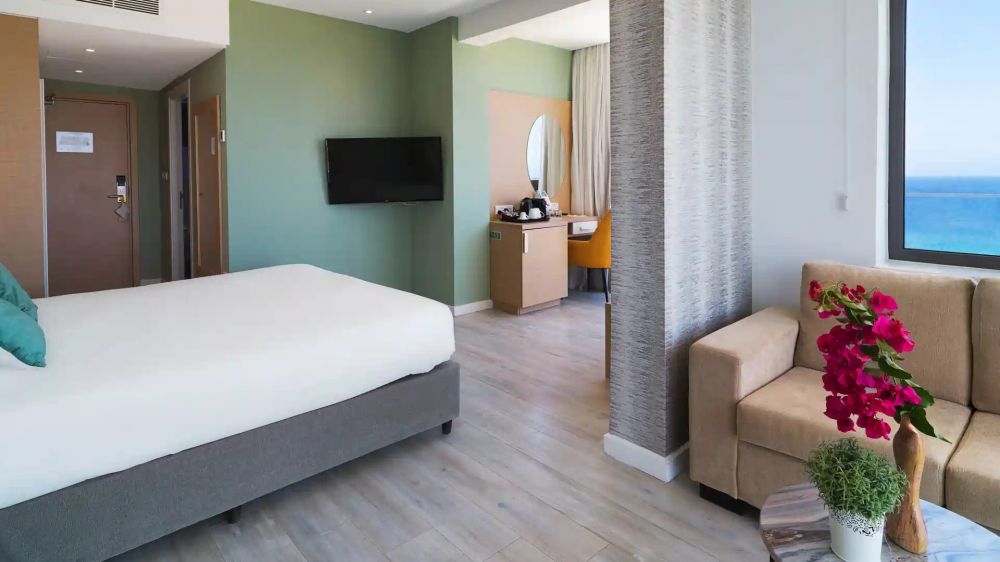 Junior Suite with Outdoor Hot Tub, Leonardo Crystal Cove Protaras (Adults Only 16+) 4*