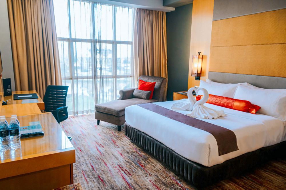 Premier (City View/ River View), The Waterfront Hotel Kuching 3*