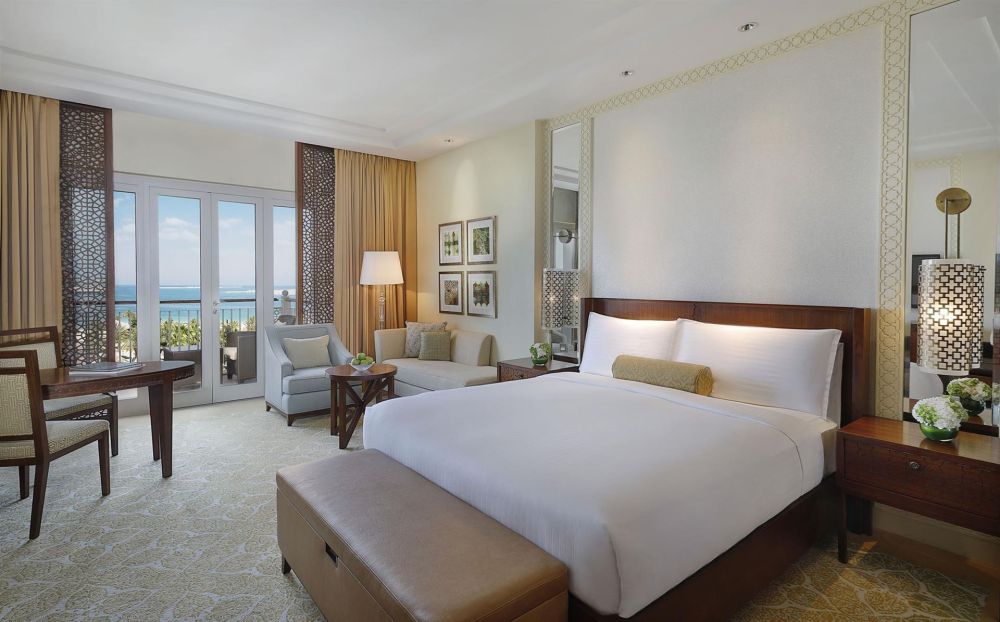 Club Ocean View, The Ritz Carlton Dubai Jumeirah 5*