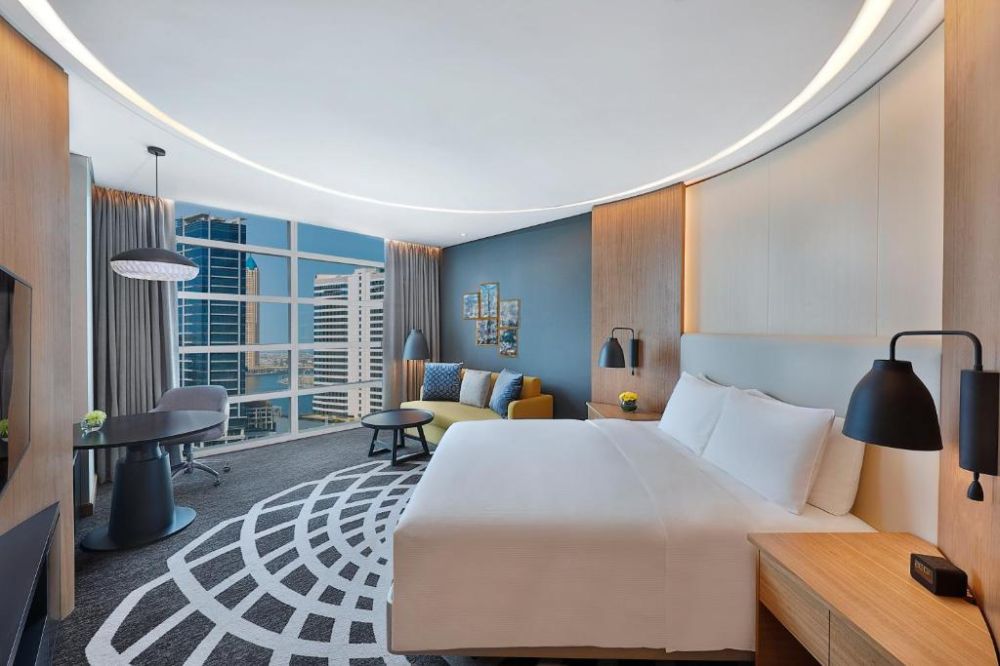 Deluxe Room, Doubletree by Hilton Dubai Business Bay 4*