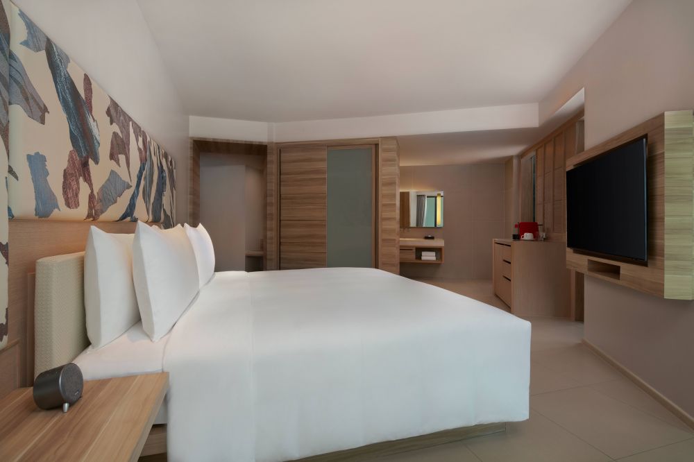 1 Bedroom Suite, Oceanfront, Le Meridien Phuket Mai Khao Beach Resort 4+