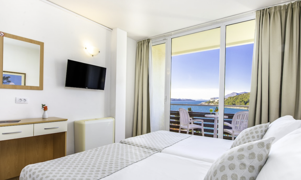 Standard Double or Twin Room with Balcony and Sea View, Hotel Adriatic Dubrovnik 2*