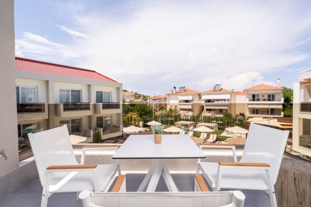 Premium Maisonette With Balcony, Mirablue Luxury Residences 4*