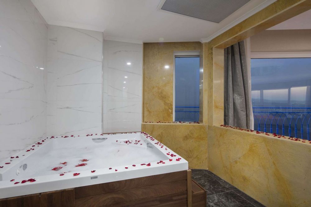 Swarovski Suite, Granada Luxury Beach 5*