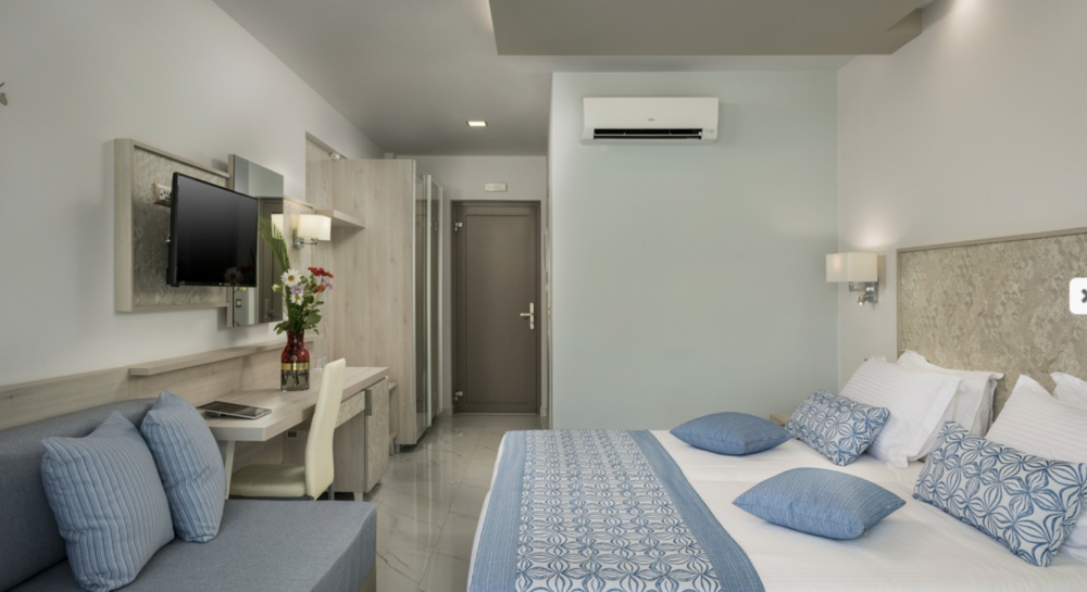 Single premium room with private pool, Vantaris Blue 4*