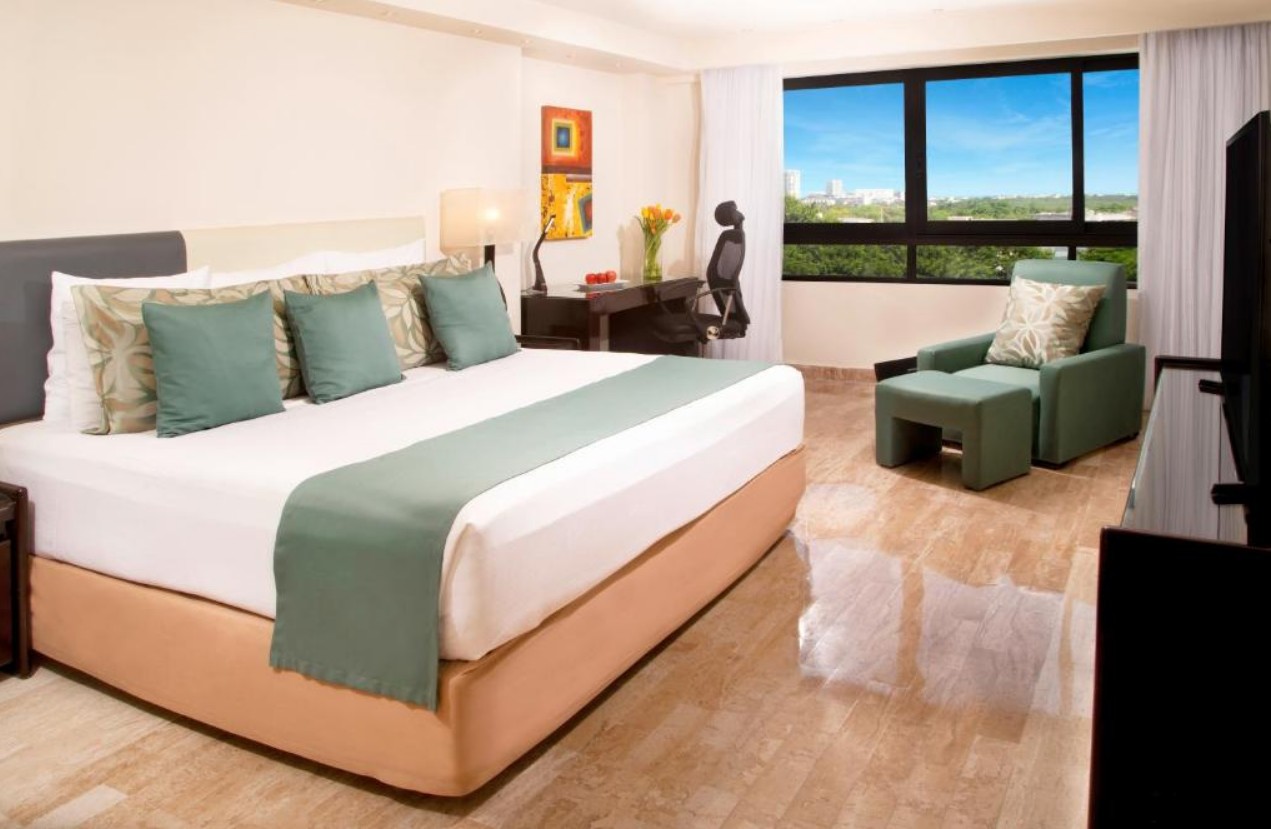 Smart Plus, Smart Cancun by Oasis 4*