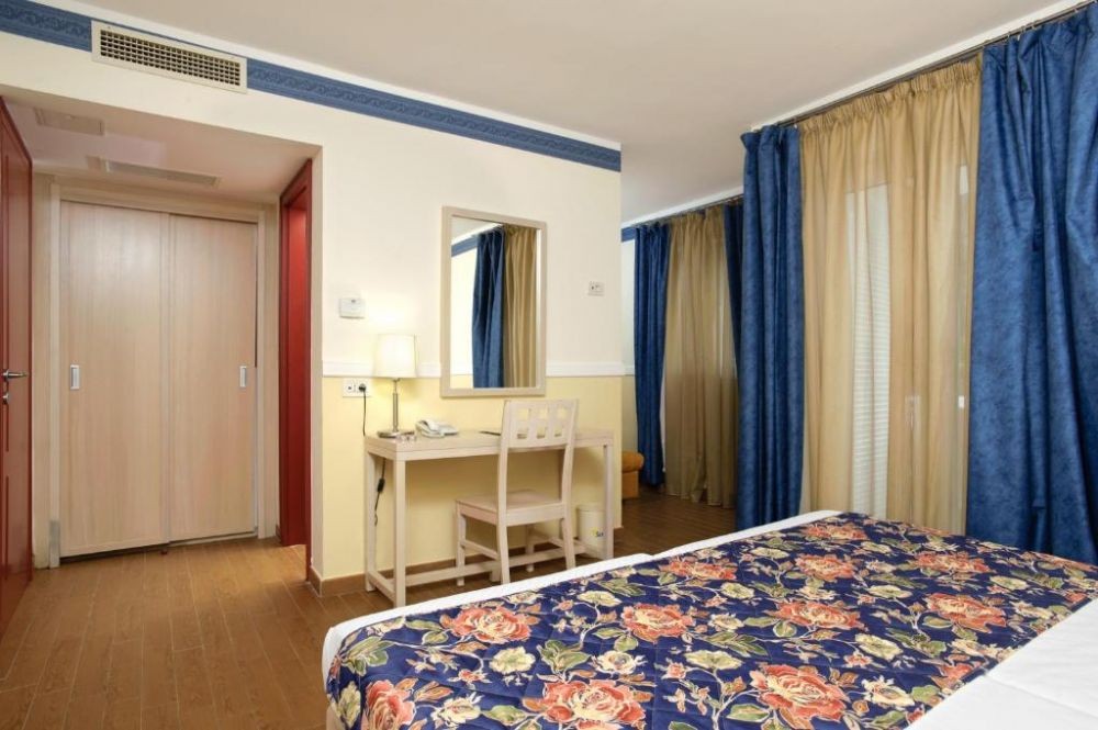 Apartment 4+3 with AC, Solaris Kornati Villas 4*