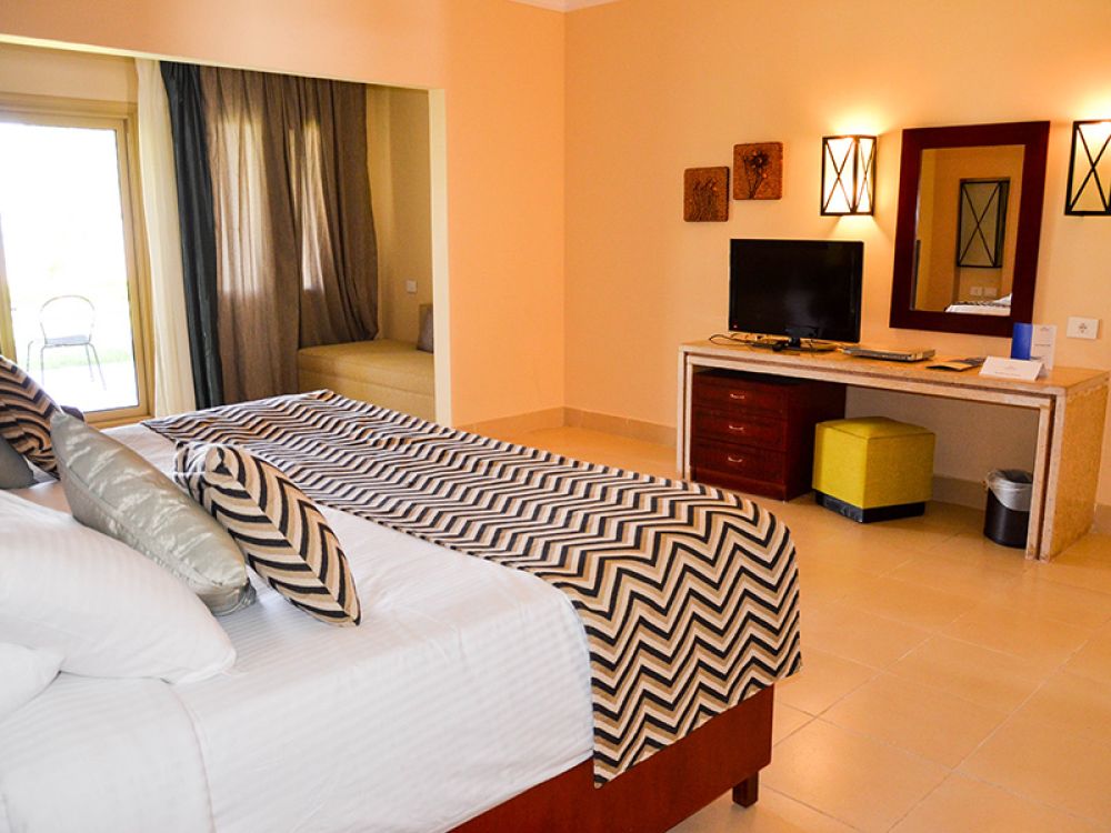 Jacuzzi Suite, Coral Sea Holiday Resort 5*