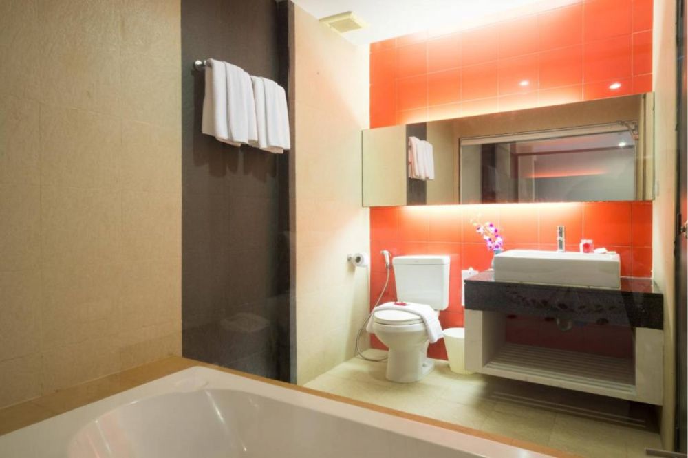 Premier Room With Bathtub, Alfresco Phuket Hotel 3*