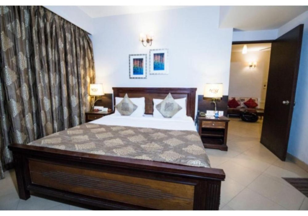 Family Suite AC, Neelams The Grand 4*