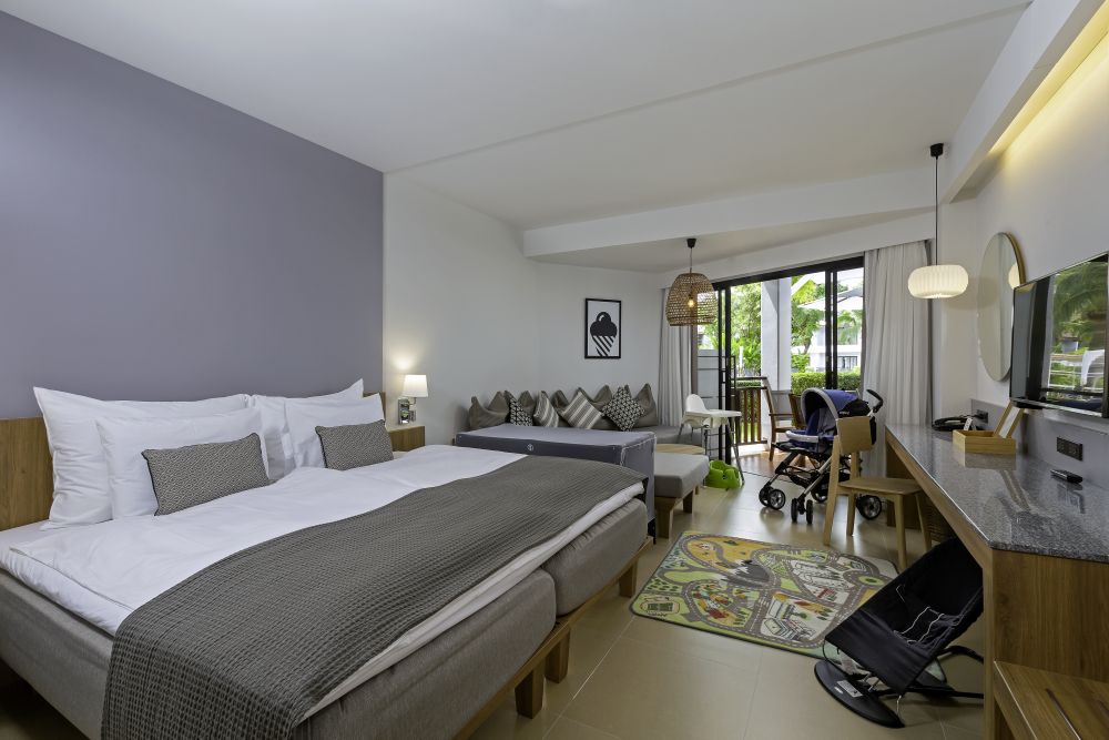 Happy Baby Studio, Sunwing Kamala Beach 4*